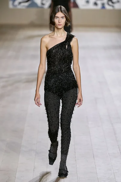 Look 14